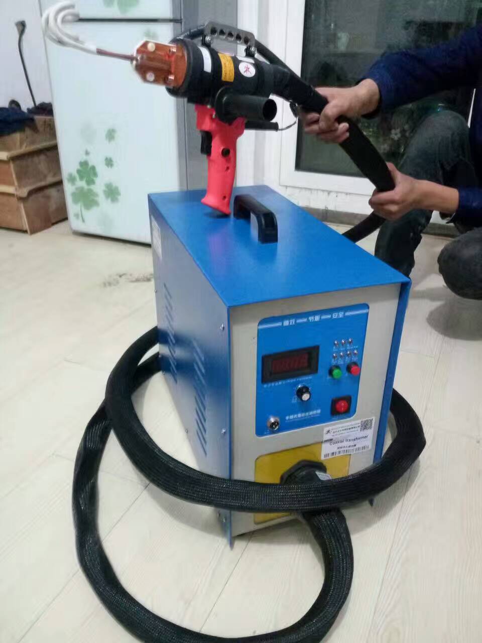 高頻感應加熱設備有用的輸出功率主要受以下方面影響